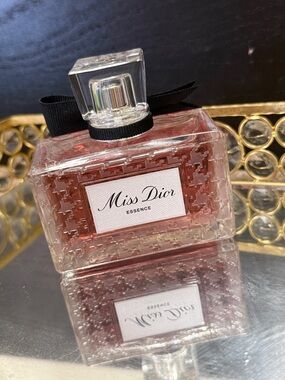 Dior Miss Dior Essence - Light Pink Eau de Parfum Bottle